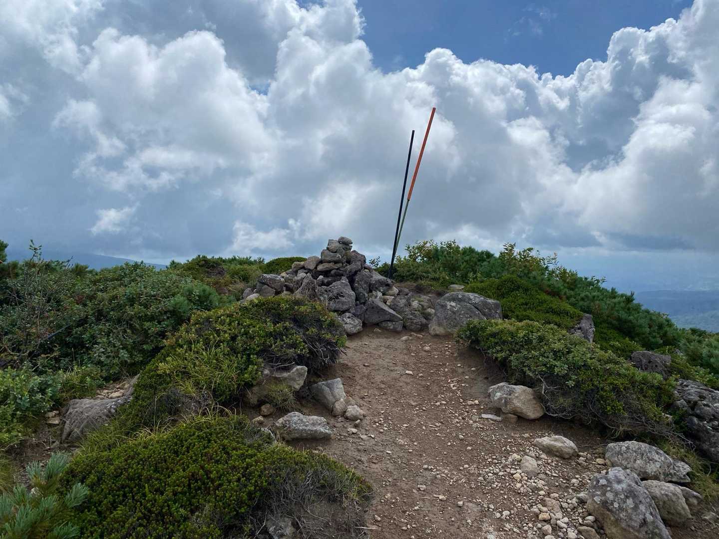 毛無山、着！
YAMAPの山マークはちょいズレてた