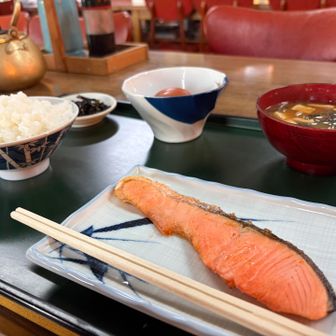 本来6時の予定の朝ごはんの時間も、
『朝日を見てからでいいですよ。』と。

登山者の気持ちをすごくわかってくださる管理人さんの温かさがとても嬉しい。
そして、朝ごはんも美味しい😋

大変お世話になりました！
また、ぜひ、寄らせていただきたいヒュッテでした❣️