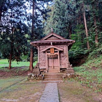 夕焼けっぽいのが映る鳥坂神社