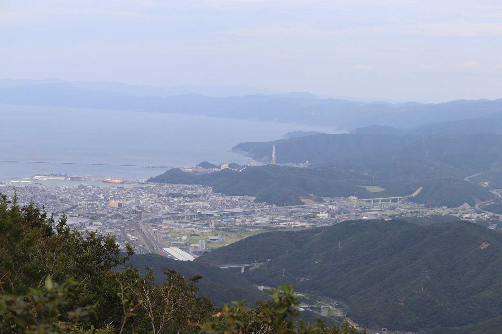 岩籠山山頂からの敦賀の街