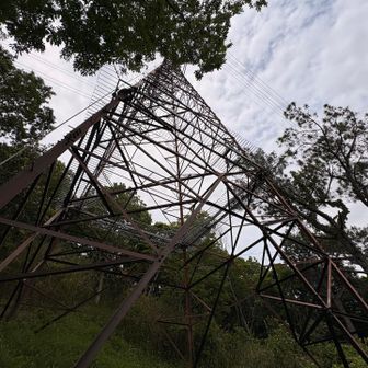 旗振山山頂付近の鉄塔