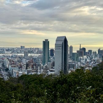 夕暮れの神戸の街