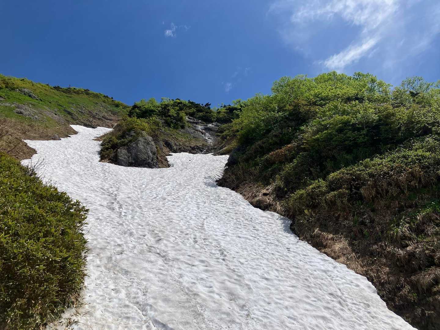 ここも雪が残ってる。