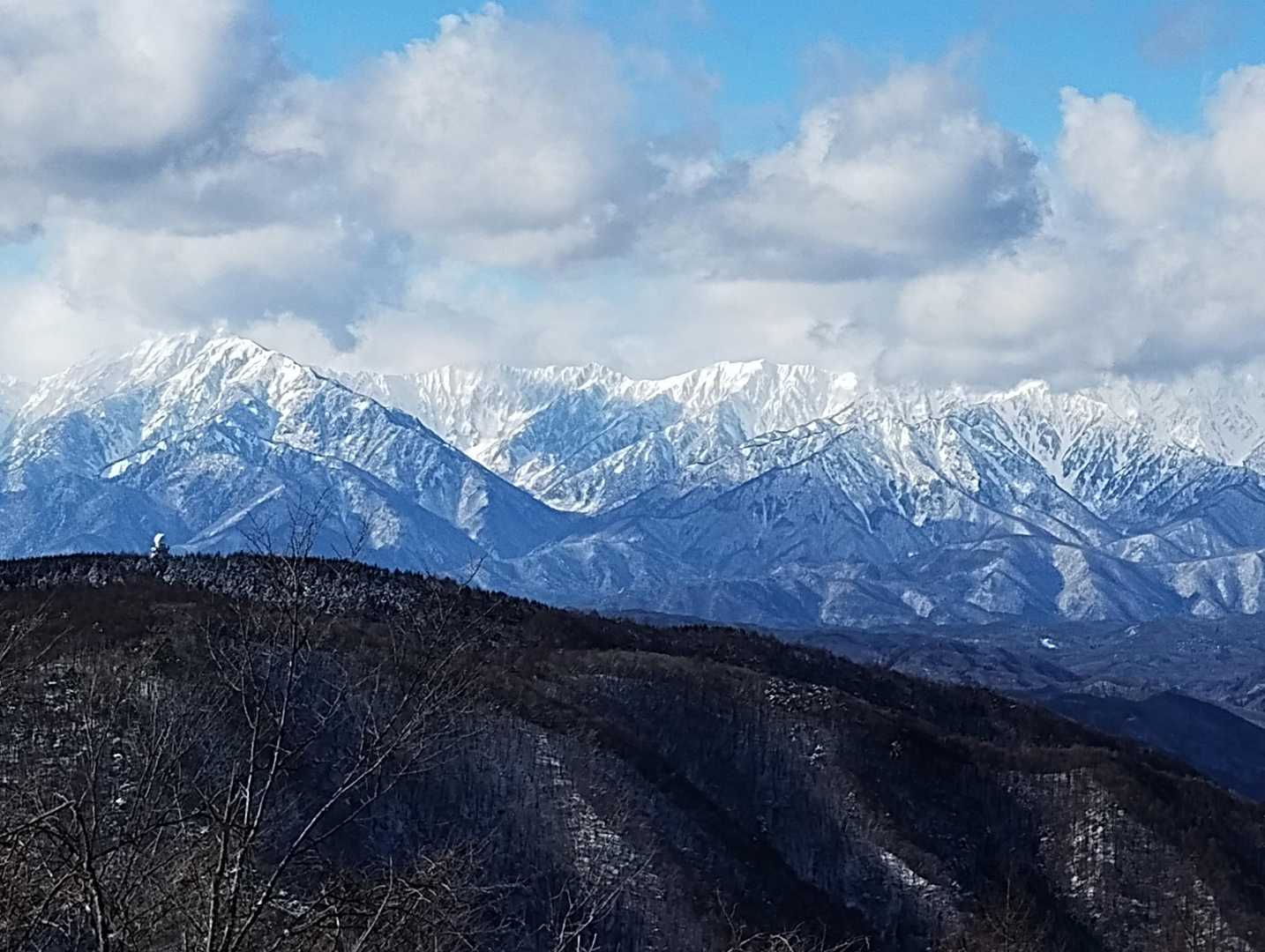北アルプスオールスター
日本海側からの雪雲が厚い
