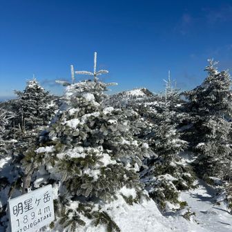 一瞬で雲一つない青空❗️
この光景、圧巻でしたよ‼️
動画もバッチリ👍
真ん中にこれから目指す八経ヶ岳
風も穏やかに🤗