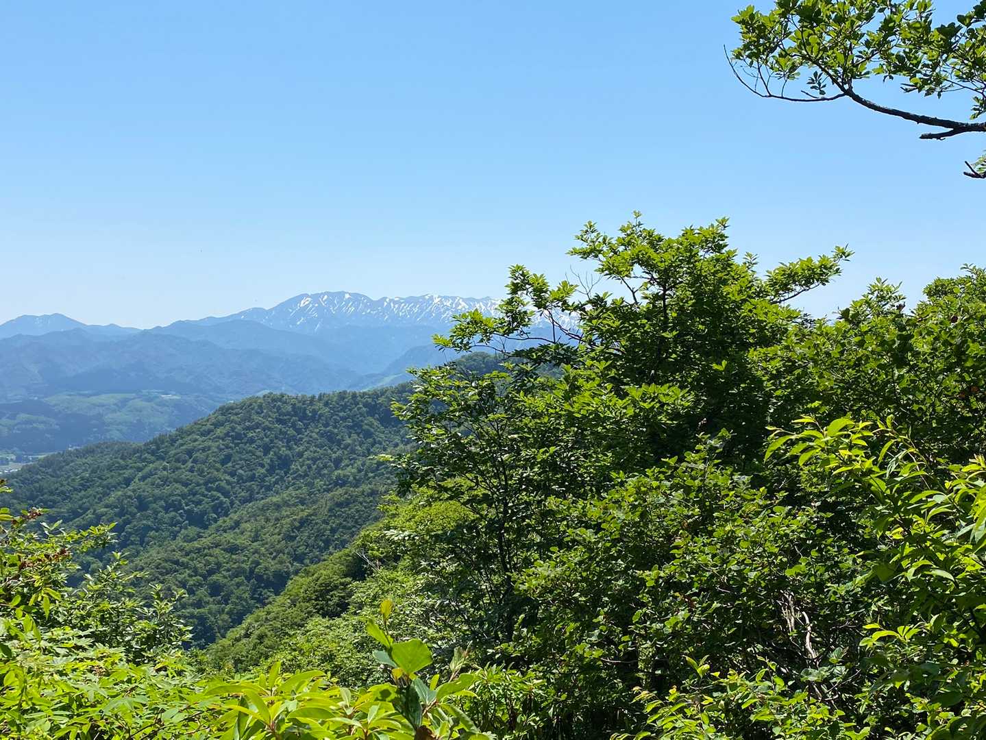 展望台から飯豊連峰