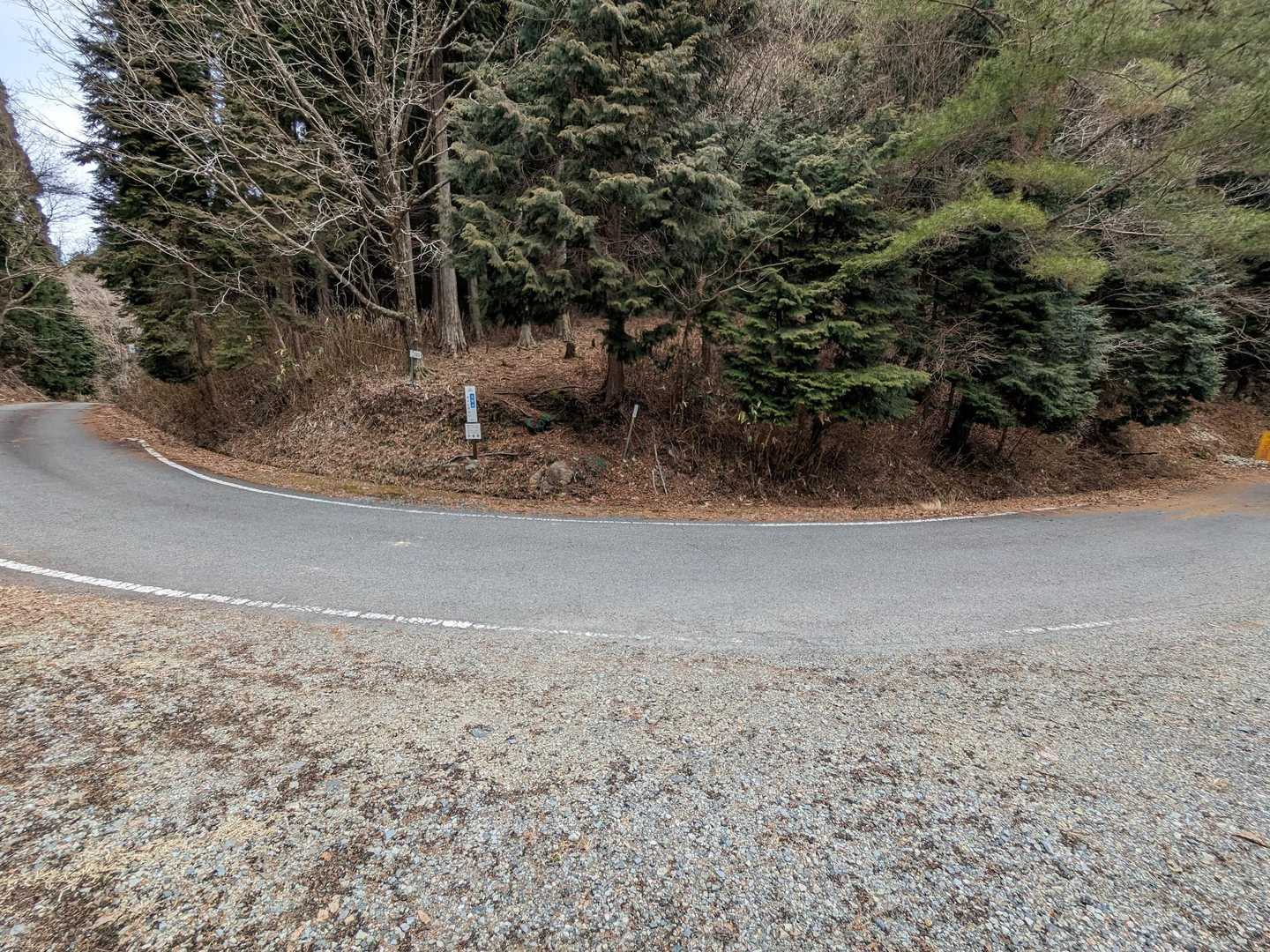 三辻山坂の辻登山口からスタートです