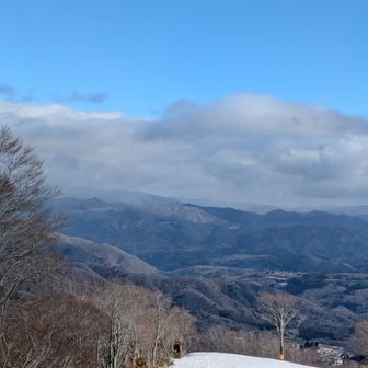 ゲレンデを見学。
自分がお世話になるであろうファミリーゾーンの雰囲気を確認。
雪質が来た時より柔らかくなっていることに気付く。条件で滑り方も変わるのかな？