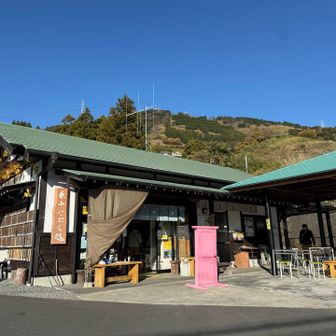 週末に静岡県で仕事をする時の定番になってきた
「茶」文字の粟ヶ岳⛰️

熊🐻目撃情報無いし、地元に愛されてる山なので
最近、粟ヶ岳登山にハマってます😁