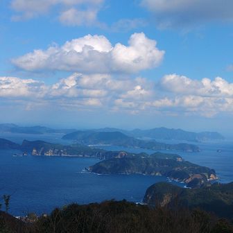 来て良かった…
メチャ美しい
甑島を見渡す眺望素晴らしすぎる‼️
１人で「すげぇ～っっっ❗
って言いまくってた(笑)