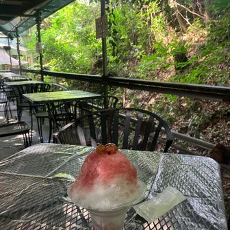 けいにある人気のかき氷屋さん。フワフワな氷で美味しかった。