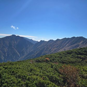 空木岳から歩いてきた稜線ふり返り