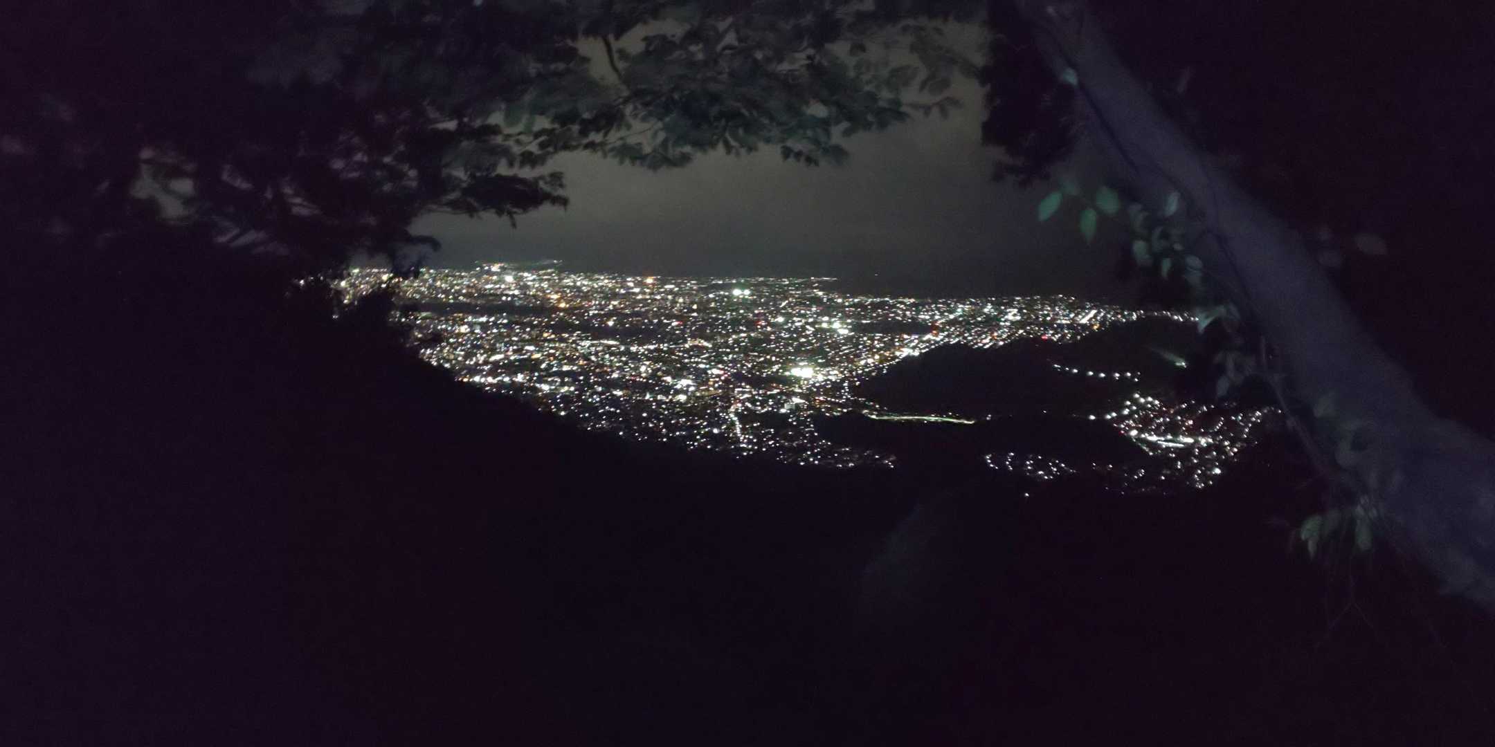 いつもと逆巻きで(^^)
展望場所から御所・下鴨神社方面。
夜明け前より街の光量多し。