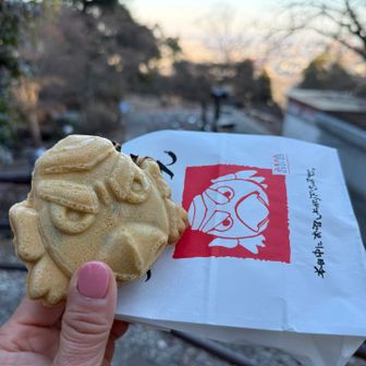 ギリ天狗焼👺が買えました
甘さ控えめの黒豆餡が美味しかった〜🤤