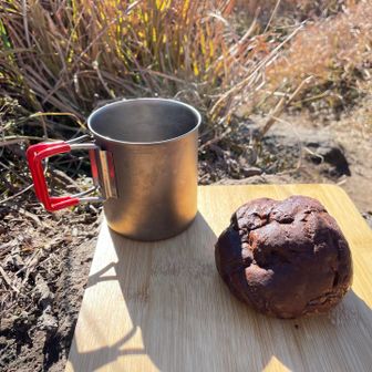 さて、本日のメインイベント…

ぼっちbirthdayパーティ🎉の始まり…😊

しかし、行きのコンビニ🏪には、期待してた苺のショート🍰はなく、とりあえずショコラシュー🥮とコーヒー☕️で…😅

happy birthday to you…
happy birthday to you…
happy birthday dear たーぼー…😊
happy birthday to you…

周りに人が居るので、心の中❤️で自分自身にお祝いしました…👍
