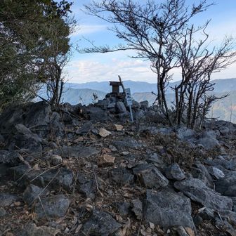 熊丸山頂上
絶景ポイント。今日は黄砂でちょっと残念ですが…

無風
🍙ここで昼食