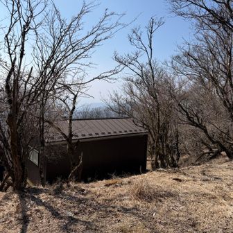 避難小屋(こちらはお手洗い無し)