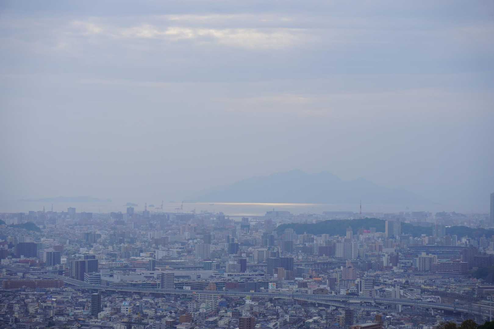 宮島が霞んでいる
天気悪くなる？