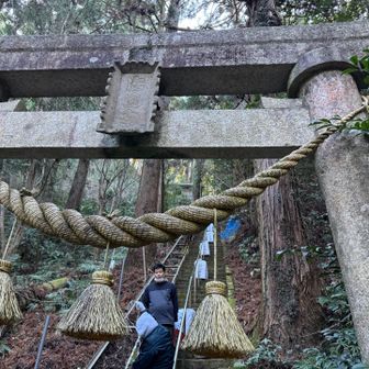 山頂が神社かな
神域なんで走らずに歩きます🚶
まー、階段なんで走れないけど🤣