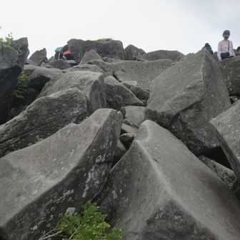 あげパン堪能した後は勿論高見石へ登る💪
瑞牆山へ行ったおかげかこういう岩場は大分スムーズに登り降りできる様になりました✨️
もしかして高所恐怖症克服できた？🤭