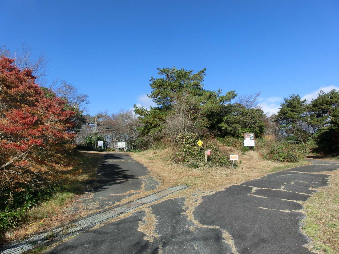 天空のカフェの 🅿️ へ停めると、先ずは長野山へ 🦁🐉