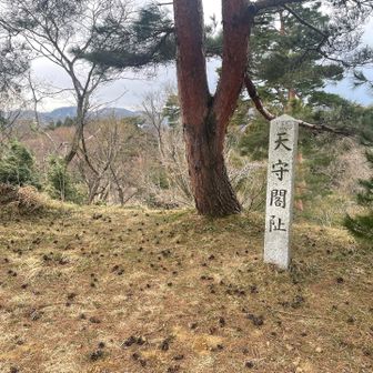 春日山城の天守閣跡