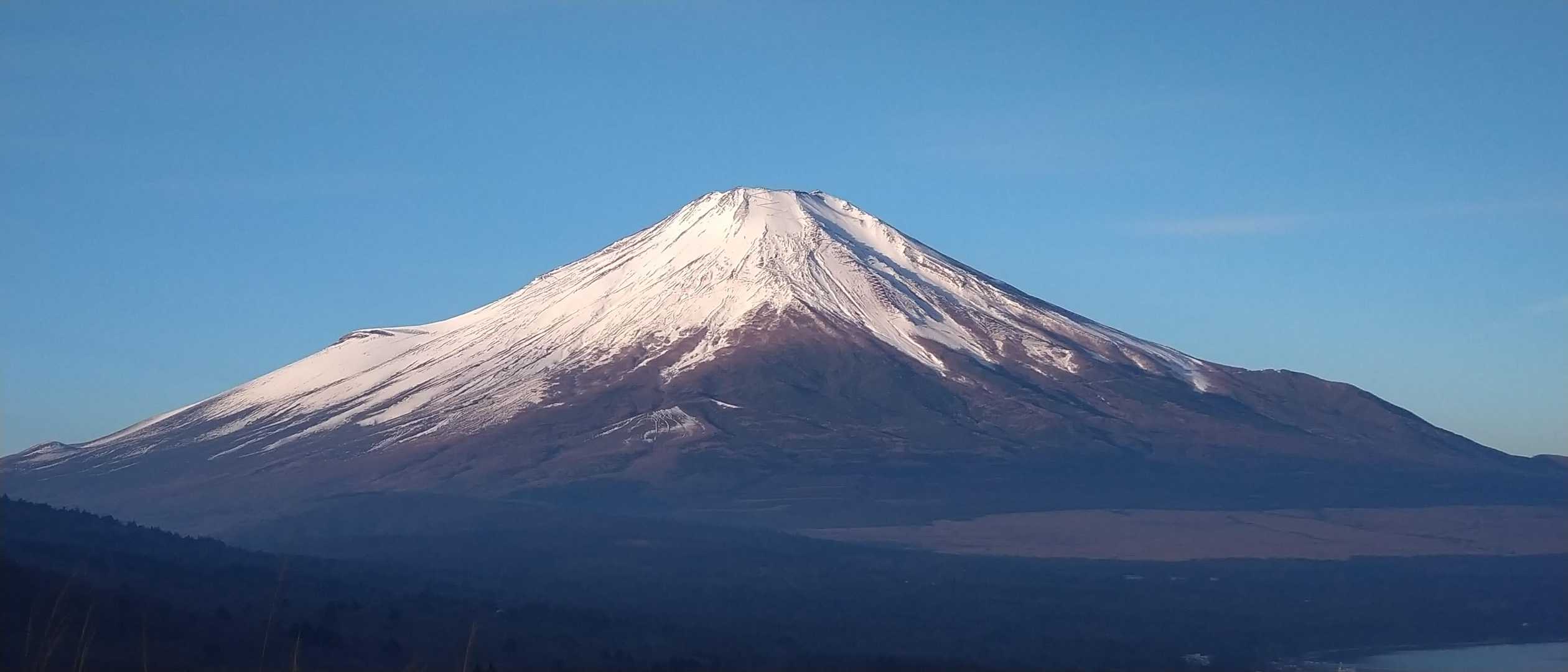 南方は富士山ブルー。怪しい物体が近づかない事を祈る。