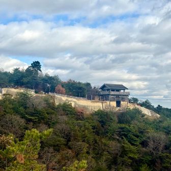 美しく力強い山門…しばらく眺めていました。