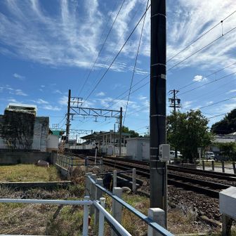 7分の電車に乗りたくて急いでるのに改札が分からず行ったり来たり🤣2番線側にも改札あるのかと思ったんだけど...車道側の入り口からのみ。そりゃそうだ😅←こういう駅迷子になる😇
