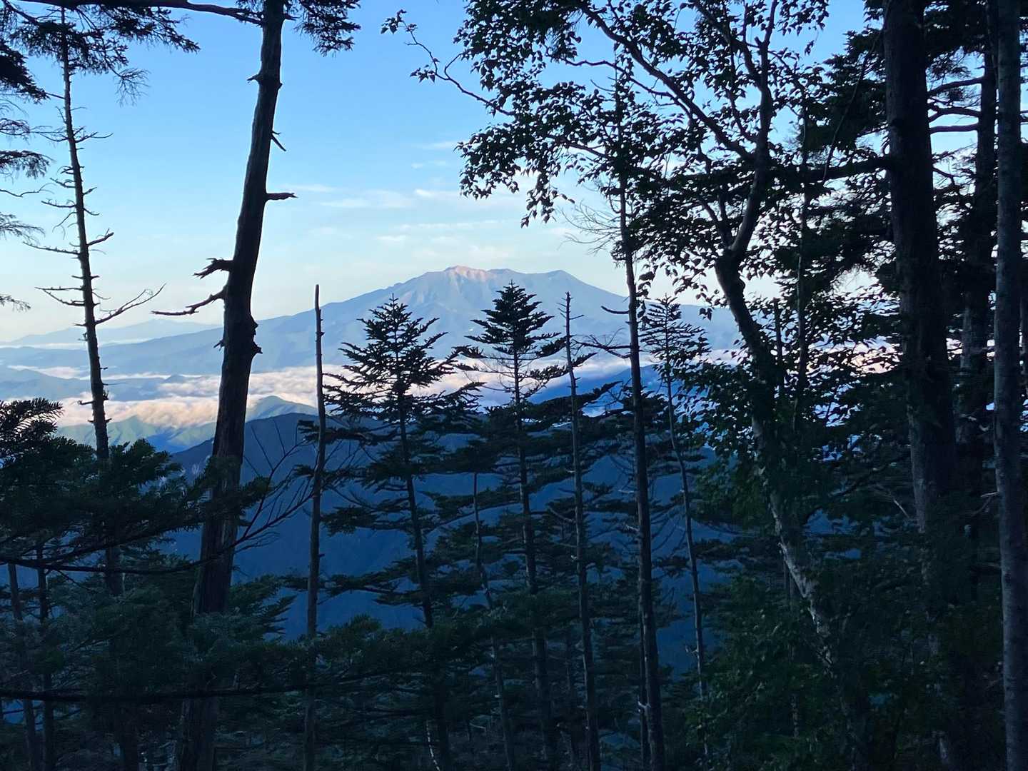 登山道より御嶽山