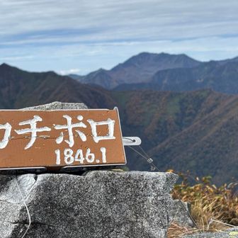 まさかの一番乗りで独り占め✨
日高山脈最高峰をバックに🤳🏼