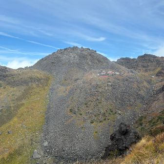目指す山頂の新山が見えた
