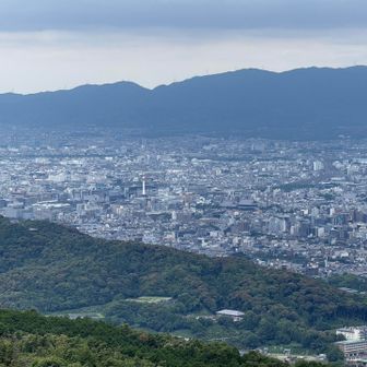 大文字山ピークから。風が吹いていて今日は街がクリアに見えます