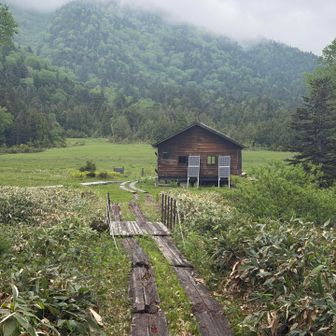 沼尻の休憩所。晴れていたら絶景だろう