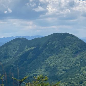 大洞山雄岳と雌岳がきれい