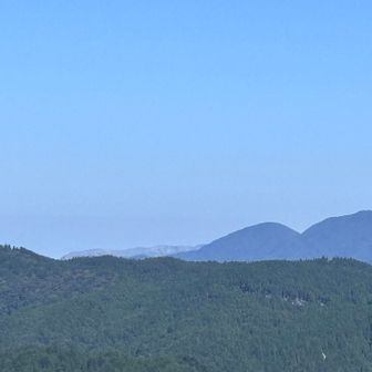 白いのは霊仙山？
