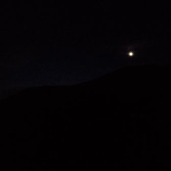 寝坊した
折角だから登ろう😅
まきりんさんは2時起きで山頂の暴風の中、一人で行かせてしまった😓後程合流しました