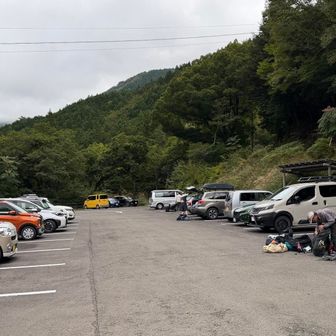 駐車場🅿️にて終了、三嶺にはいつ好かれるんだろ💦悪天候なので明日まで予定していた四国の山の車中泊旅は急遽中止して岡山へ戻る事にしました😩