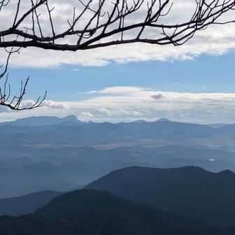 アスレチックなワクワクのコース
ずっと眺めていたい絶景の山頂
虚空蔵山、楽しくすてきなお山でした
