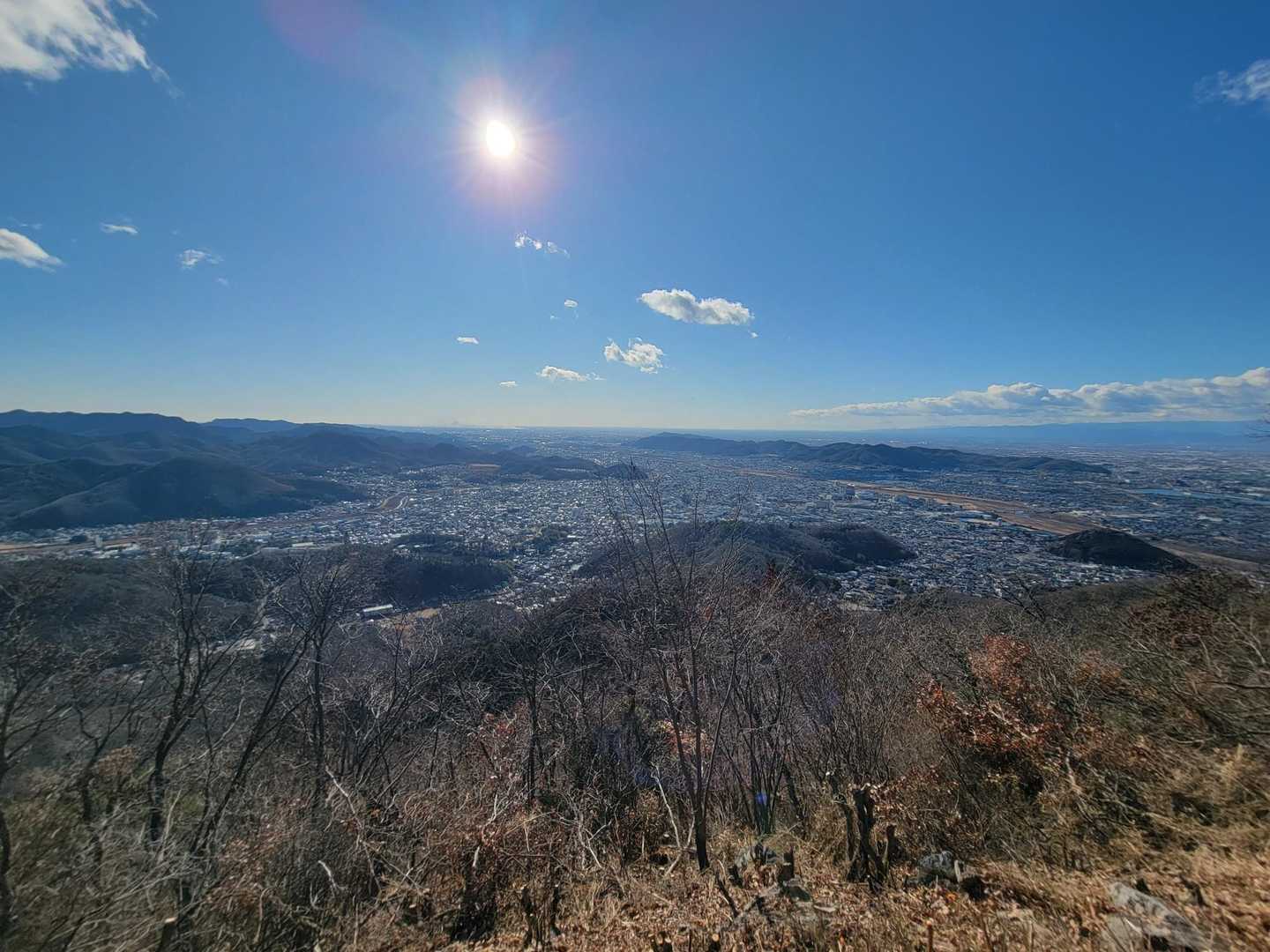 吾妻山山頂
大勢の人で賑わってました