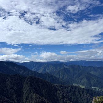 県境の山々の山頂は雲の中☁️