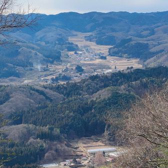 山頂から南方面。