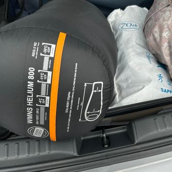 温泉旅行も兼ねて計画したはずなのに車中泊装備🤣

お守りで持参した寝袋は使わずに済みました🙏