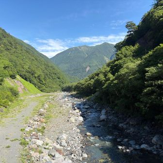 野呂川の向こうに早川尾根