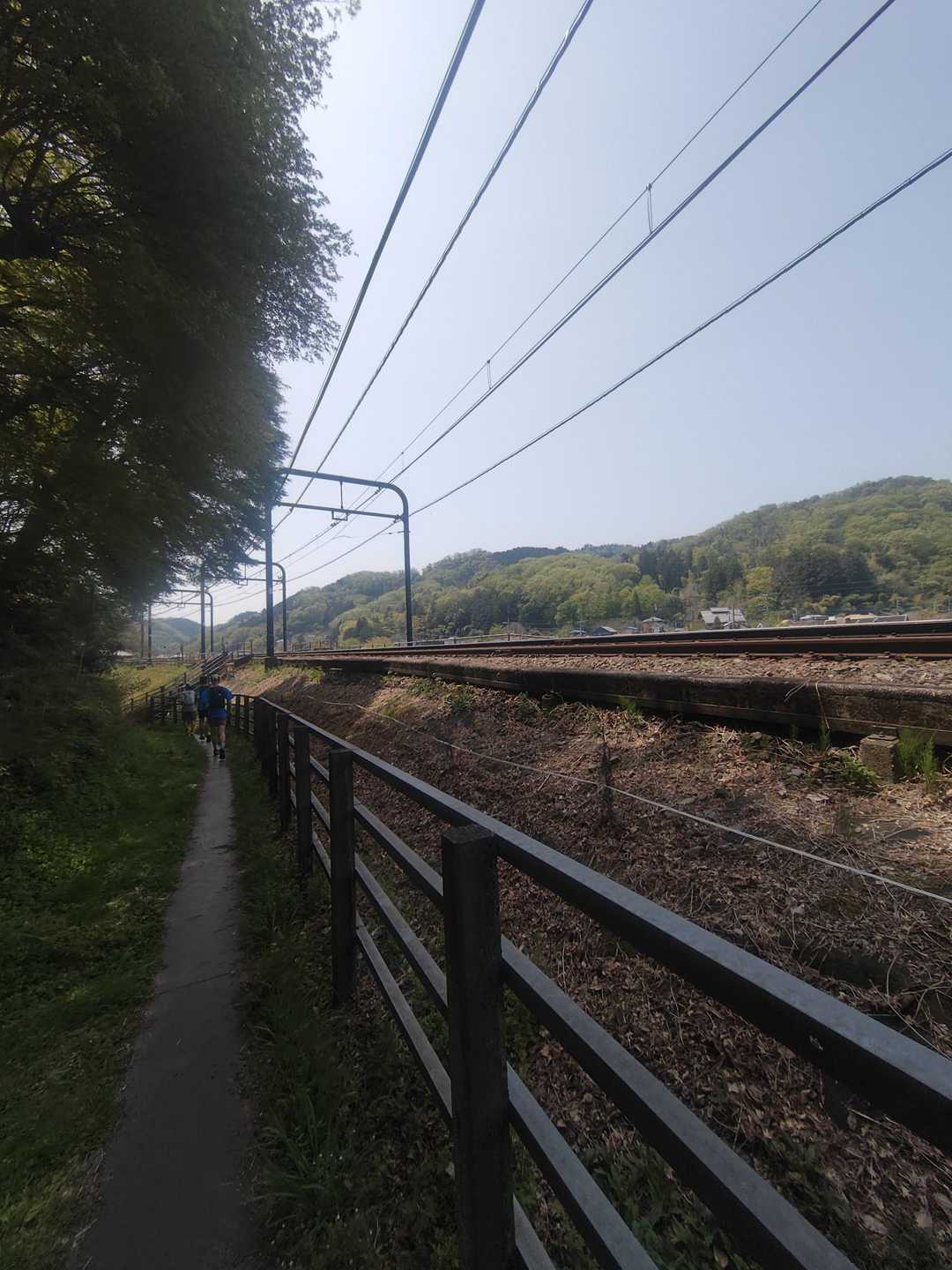 ちょっと鉄な私には、線路の真横を並走できるのはちょっと嬉しい。