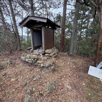 虚空蔵山
三等三角点ありました
道は不明瞭で下りのピストンの方がわかりやすそう