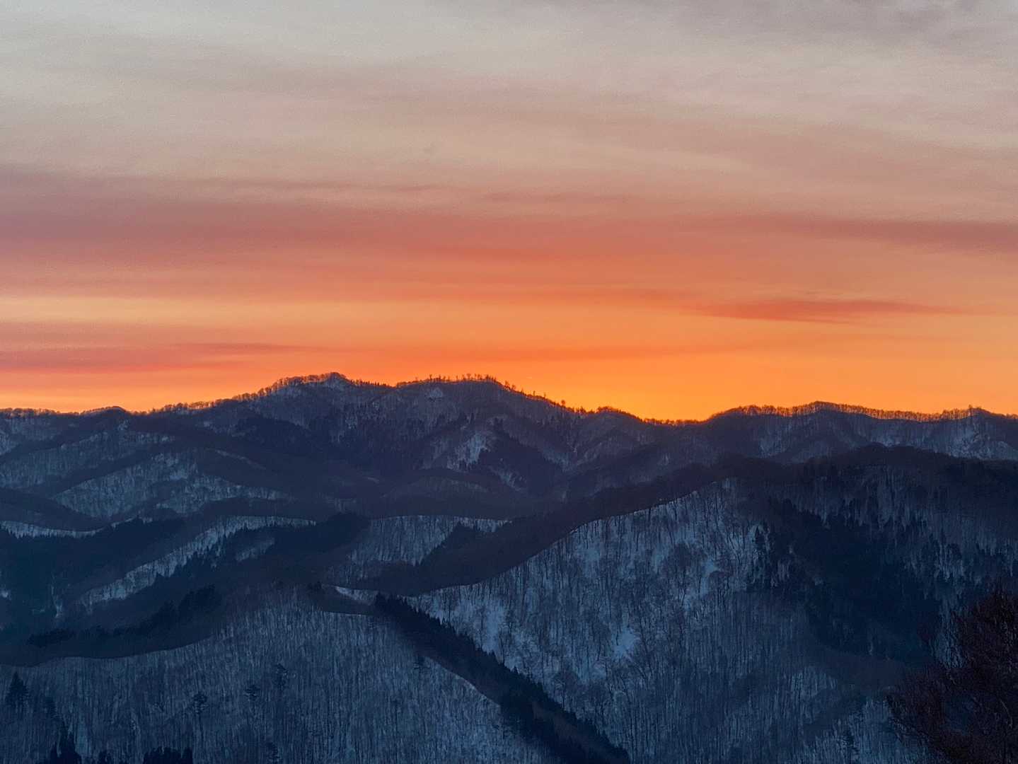 朝焼け
日の出時刻は5時55分の予定
あと5分