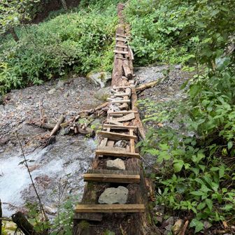 崩壊気味の橋