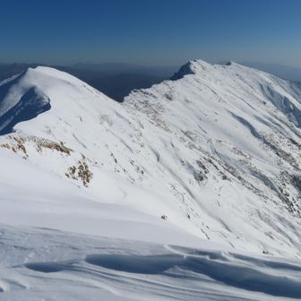 去年の2/17に歩いてるけど、また縦走してみたい🎶　

今日は誰も来なくて、山頂独り占めでした😁　
では、帰りましょう