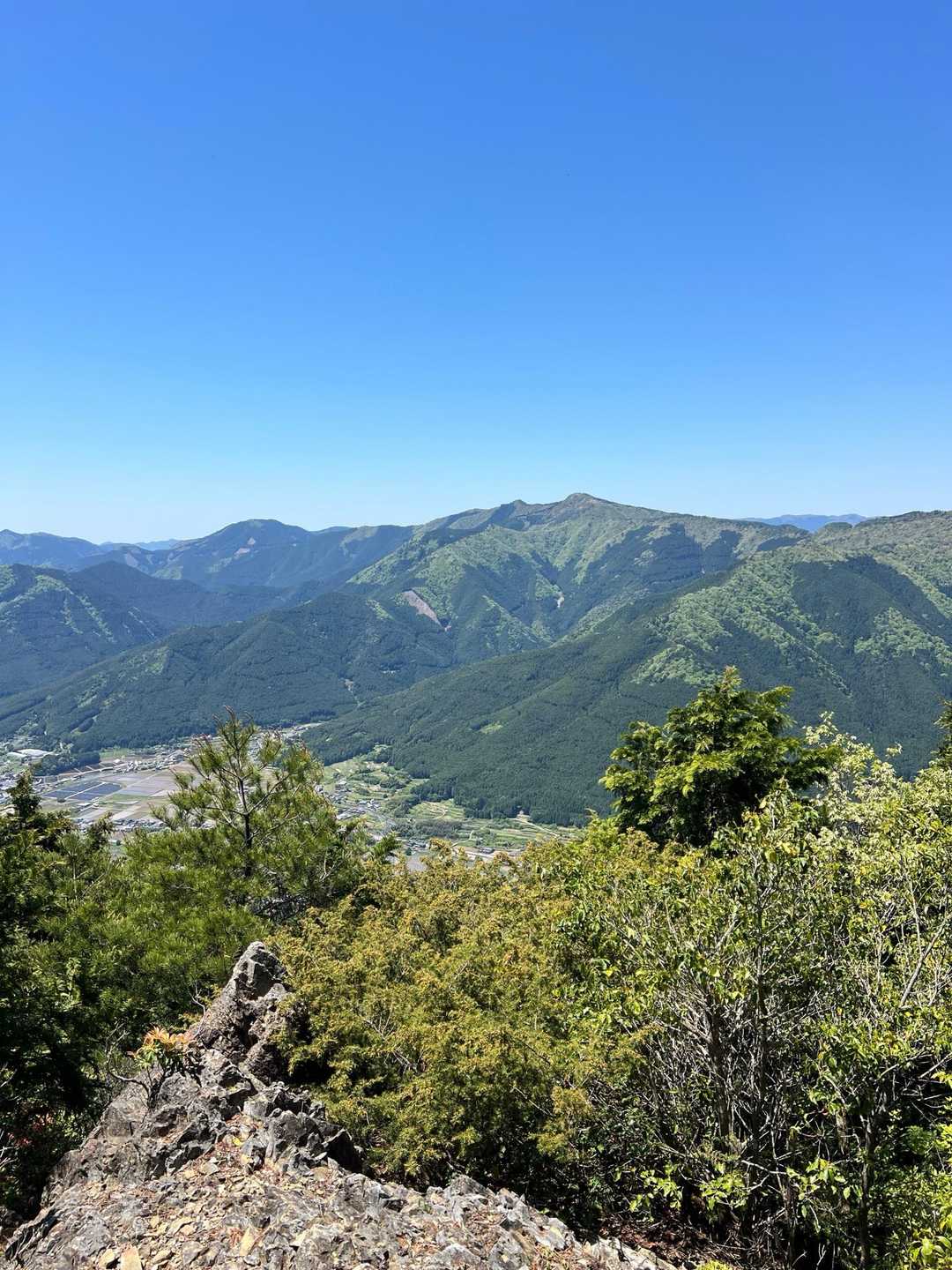 道中、所々開けています。